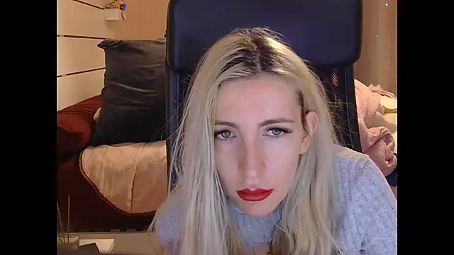Snapshot of BarbieBlondieGirl chatting on January 16, 5:39 pm BarbieBlondieGirl online show from January 16, 5:39 pm