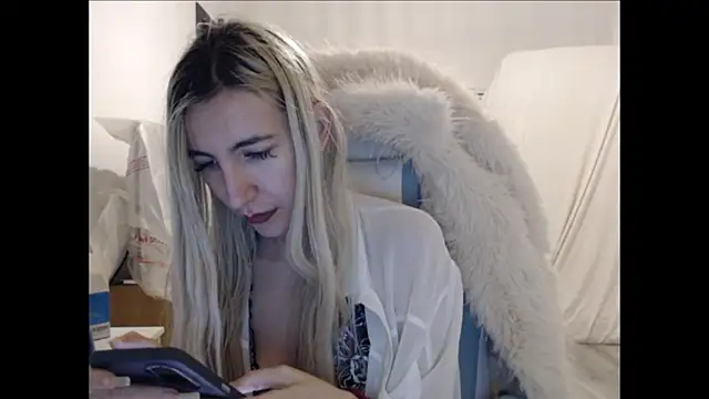 Snapshot of BarbieBlondieGirl chatting on February 24, 7:23 pm BarbieBlondieGirl online show from February 24, 7:23 pm