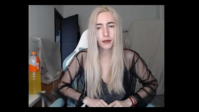 Snapshot of BarbieBlondieGirl chatting on March 6, 4:58 pm BarbieBlondieGirl online show from March 6, 4:58 pm