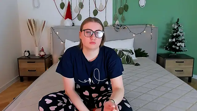 Kitty MurMur online show from January 6, 2:32 pm