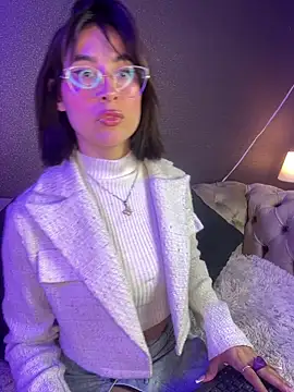 Snapshot of luna_gv chatting on March 9, 10:30 am luna gv online show from March 9, 10:30 am