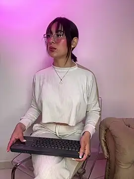 Snapshot of luna_gv chatting on March 10, 10:42 am luna gv online show from March 10, 10:42 am