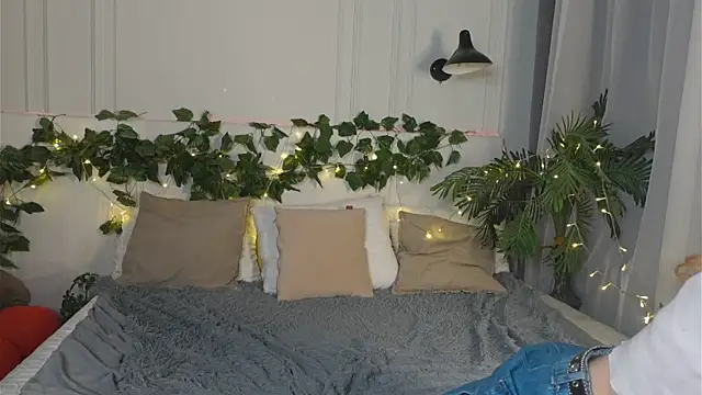 Zoe  Page online show from January 17, 2:11 pm