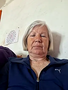 Snapshot of KlaudiaDarling chatting on May 7, 7:03 am KlaudiaDarling online show from May 7, 7:03 am
