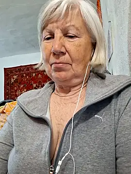 Snapshot of KlaudiaDarling chatting on May 11, 8:09 am KlaudiaDarling online show from May 11, 8:09 am