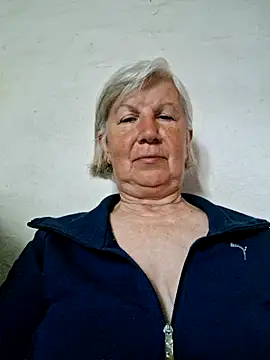 Snapshot of KlaudiaDarling chatting on May 15, 9:27 am KlaudiaDarling online show from May 15, 9:27 am