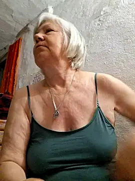 Snapshot of KlaudiaDarling chatting on May 27, 2:19 am KlaudiaDarling online show from May 27, 2:19 am