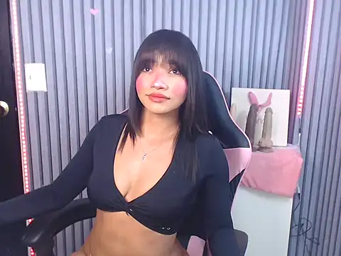 Snapshot of Vanessa__Hot_ chatting on February 4, 4:40 am Vanessa Hot online show from February 4, 4:40 am