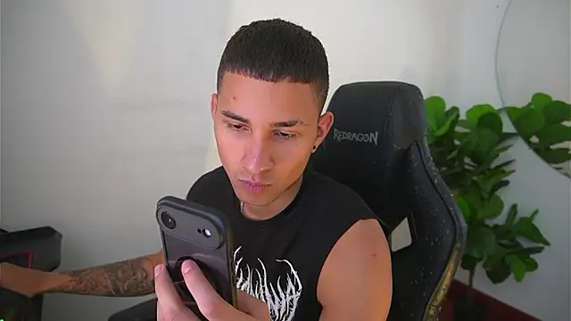 Thin tommy11 online show from December 22, 7:44 pm