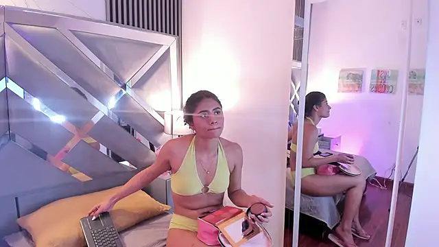 melody  sweet  online show from March 15, 9:10 pm