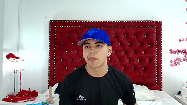 Snapshot of Jaden_and_sofia chatting on May 15, 3:13 am Jaden and sofia online show from May 15, 3:13 am