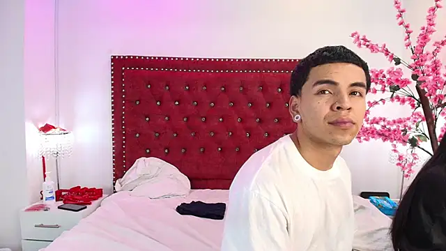 Snapshot of Jaden_and_sofia chatting on May 17, 4:14 pm Jaden and sofia online show from May 17, 4:14 pm
