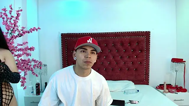 Snapshot of Jaden_and_sofia chatting on May 26, 3:13 am Jaden and sofia online show from May 26, 3:13 am