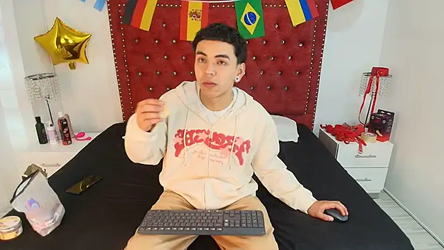 Jaden and sofia online show from July 9, 2:59 am