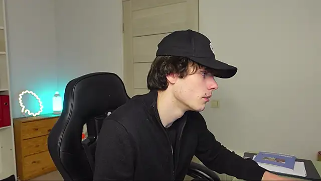 Snapshot of Daniel_Shawnn chatting on February 22, 6:06 pm Daniel Shawnn online show from February 22, 6:06 pm