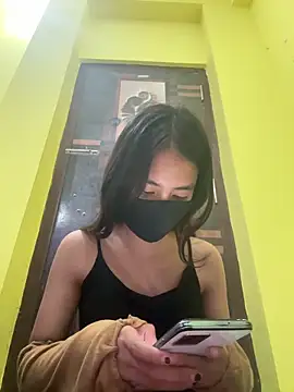 Snapshot of Beauty-pi chatting on April 10, 8:24 pm Beauty-pi online show from April 10, 8:24 pm