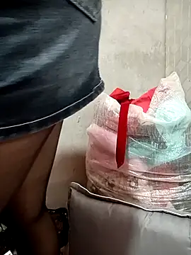 yeutinh00 online show from March 1, 9:33 am