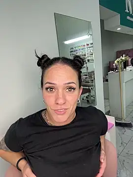 Snapshot of donatella07 chatting on February 24, 4:05 pm donatella07 online show from February 24, 4:05 pm