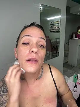 Snapshot of donatella07 chatting on March 12, 12:39 am donatella07 online show from March 12, 12:39 am