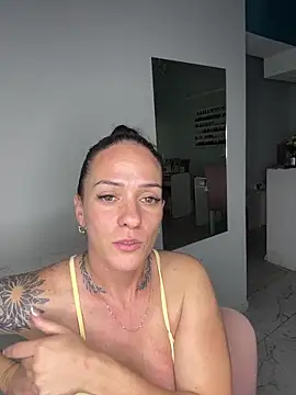 Snapshot of donatella07 chatting on March 21, 1:32 am donatella07 online show from March 21, 1:32 am