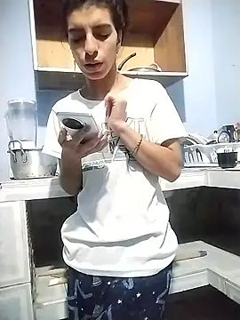 Snapshot of Alma_Kieran chatting on January 17, 12:37 am Alma Kieran online show from January 17, 12:37 am