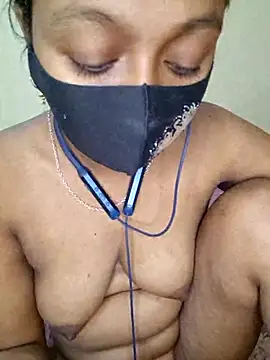 Snapshot of sumi_couele18 chatting on July 20, 6:43 pm sumi couele18 online show from July 20, 6:43 pm