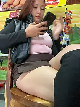 Snapshot of Scarlet_auraa chatting on May 4, 10:06 pm Scarlet auraa online show from May 4, 10:06 pm