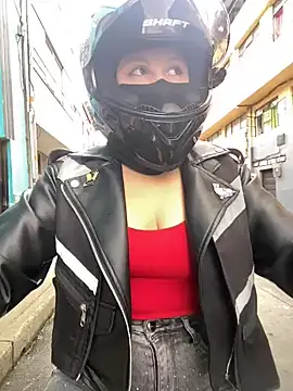 Snapshot of Scarlet_auraa chatting on May 31, 8:32 pm Scarlet auraa online show from May 31, 8:32 pm