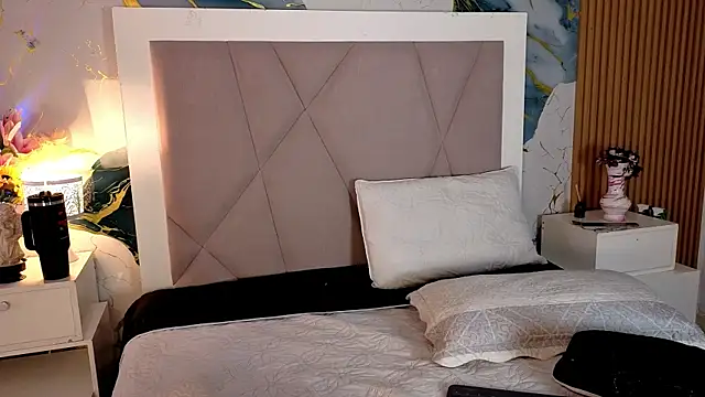 Sienna Desiree online show from June 10, 12:59 pm