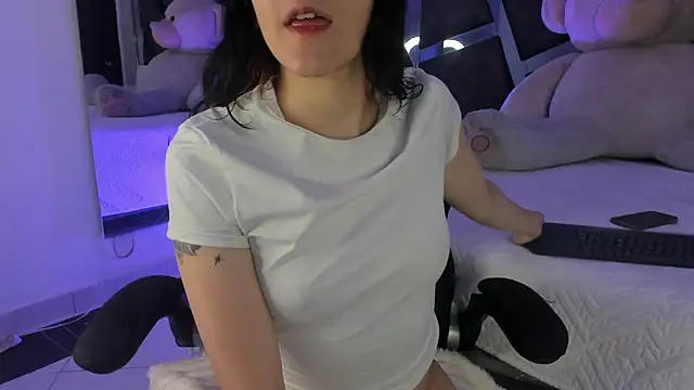 ElaRabbit online show from April 26, 8:06 pm