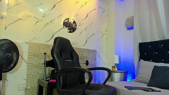 asher lux online show from February 25, 8:07 pm