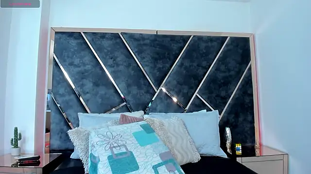 Chloe Connor online show from February 3, 8:36 pm