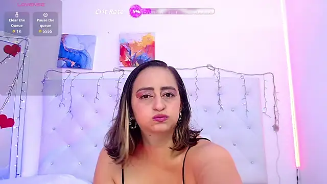 queendesiree  online show from February 26, 8:08 pm