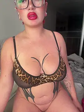 Snapshot of Talia_Foxx chatting on June 14, 2:24 am Talia Foxx online show from June 14, 2:24 am
