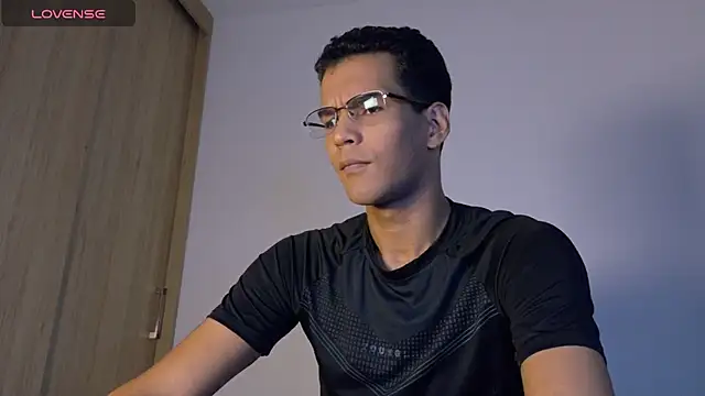 Snapshot of Pikashu7u7 chatting on February 6, 10:13 pm Pikashu7u7 online show from February 6, 10:13 pm