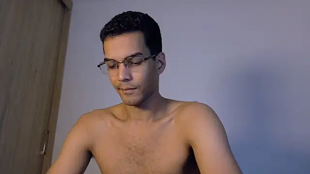 Snapshot of Pikashu7u7 chatting on February 11, 1:43 am Pikashu7u7 online show from February 11, 1:43 am