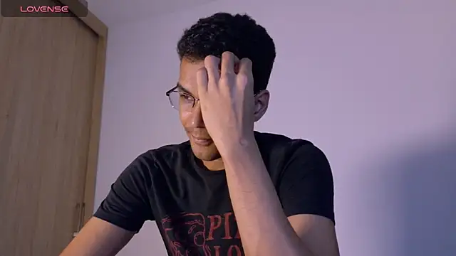 Snapshot of Pikashu7u7 chatting on March 15, 11:00 pm Pikashu7u7 online show from March 15, 11:00 pm