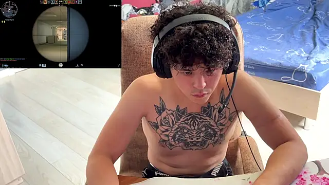 Snapshot of thisguyhasnochill chatting on July 4, 10:54 am thisguyhasnochill online show from July 4, 10:54 am
