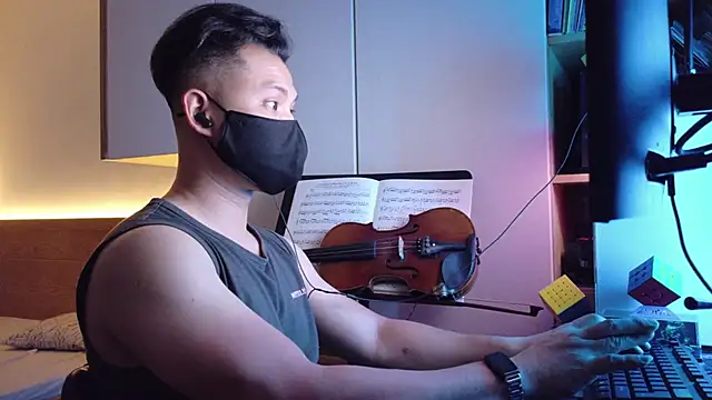OnlyHand9x online show from May 5, 4:15 pm