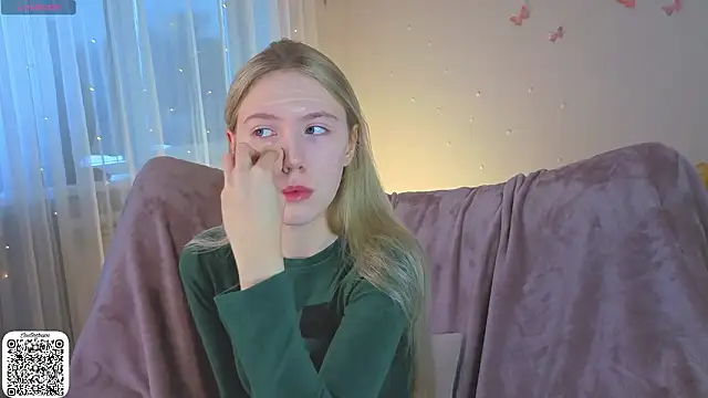 SirenThalassa online show from February 17, 7:05 am