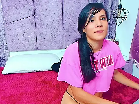 Snapshot of AlahiaEvansz chatting on February 7, 2:04 am AlahiaEvansz online show from February 7, 2:04 am