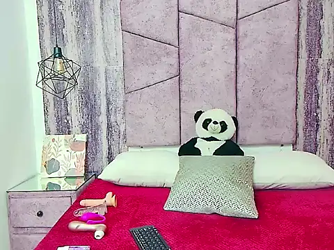 Snapshot of AlahiaEvansz chatting on February 10, 1:32 am AlahiaEvansz online show from February 10, 1:32 am