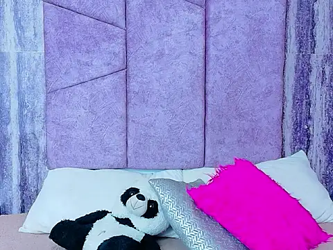 Snapshot of AlahiaEvansz chatting on February 19, 4:19 am AlahiaEvansz online show from February 19, 4:19 am