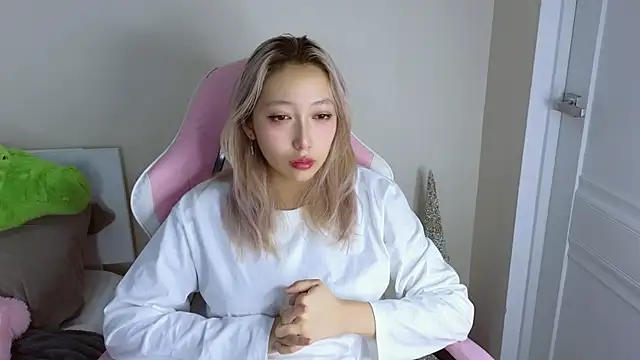 jasmilee online show from February 14, 7:21 pm