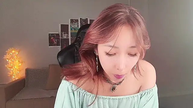 Snapshot of jasmilee chatting on July 13, 2:03 am jasmilee online show from July 13, 2:03 am