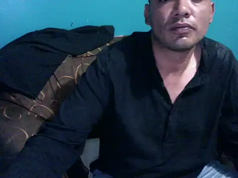 latinomoreno95 online show from May 15, 10:50 pm