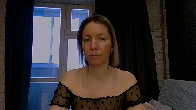 Amanda Luxe online show from February 10, 3:10 am