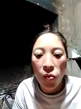 Snapshot of muamua99 chatting on May 12, 2:14 pm muamua99 online show from May 12, 2:14 pm