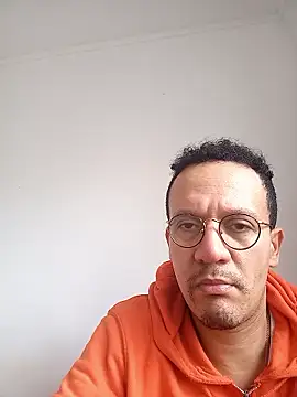 Snapshot of Henrytsuzuki chatting on January 10, 11:45 am Henrytsuzuki online show from January 10, 11:45 am