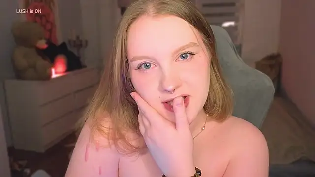 Snapshot of Ol1via chatting on January 11, 12:15 am Ol1via online show from January 11, 12:15 am